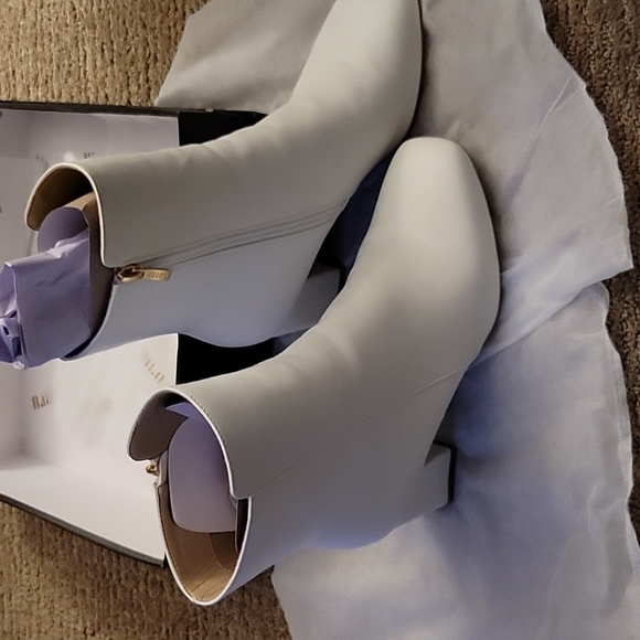 Nwt square toed white short boots - Picture 4 of 4